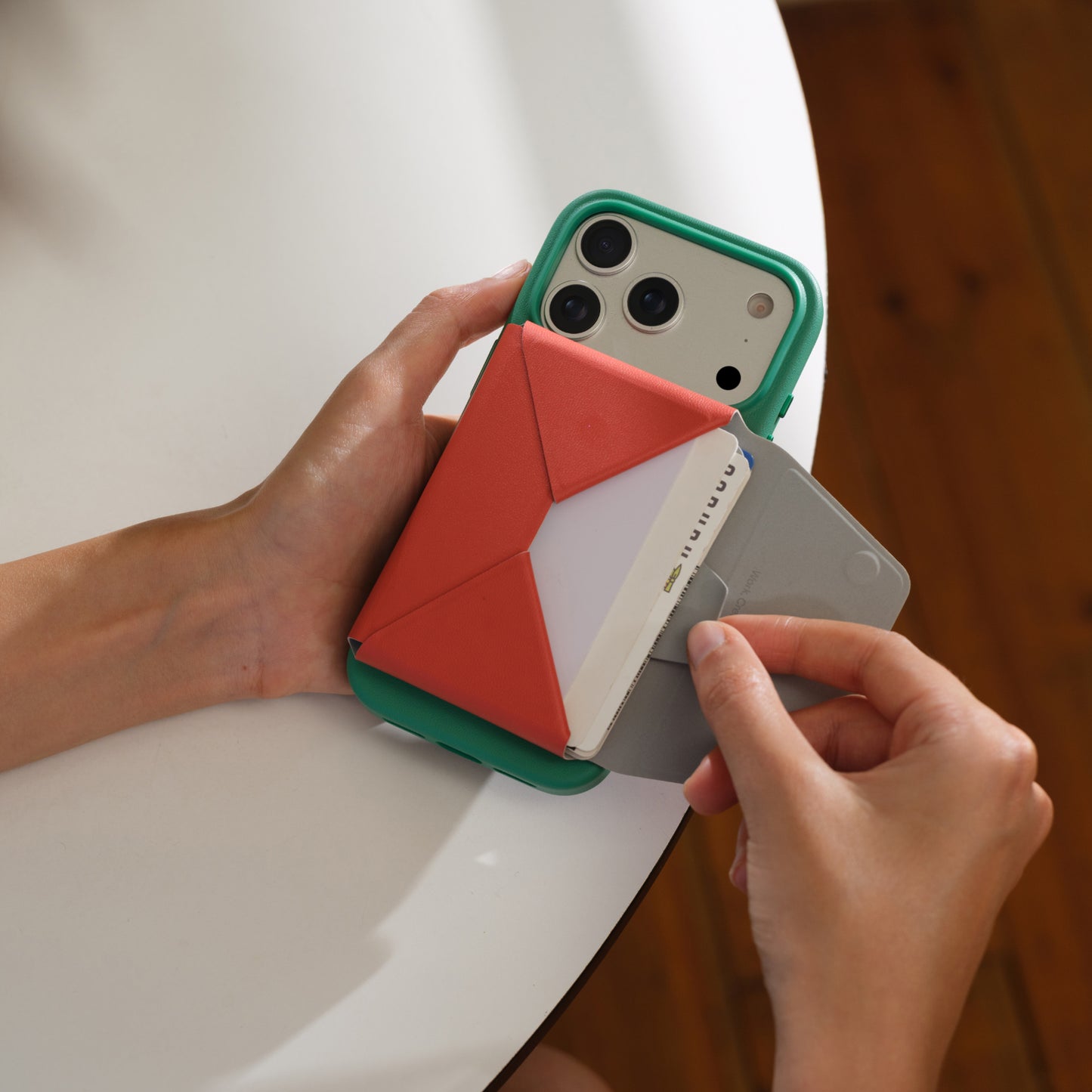 MOFT MagSafe 多功能磁吸卡包 MOVAS™️ (手機支架款)